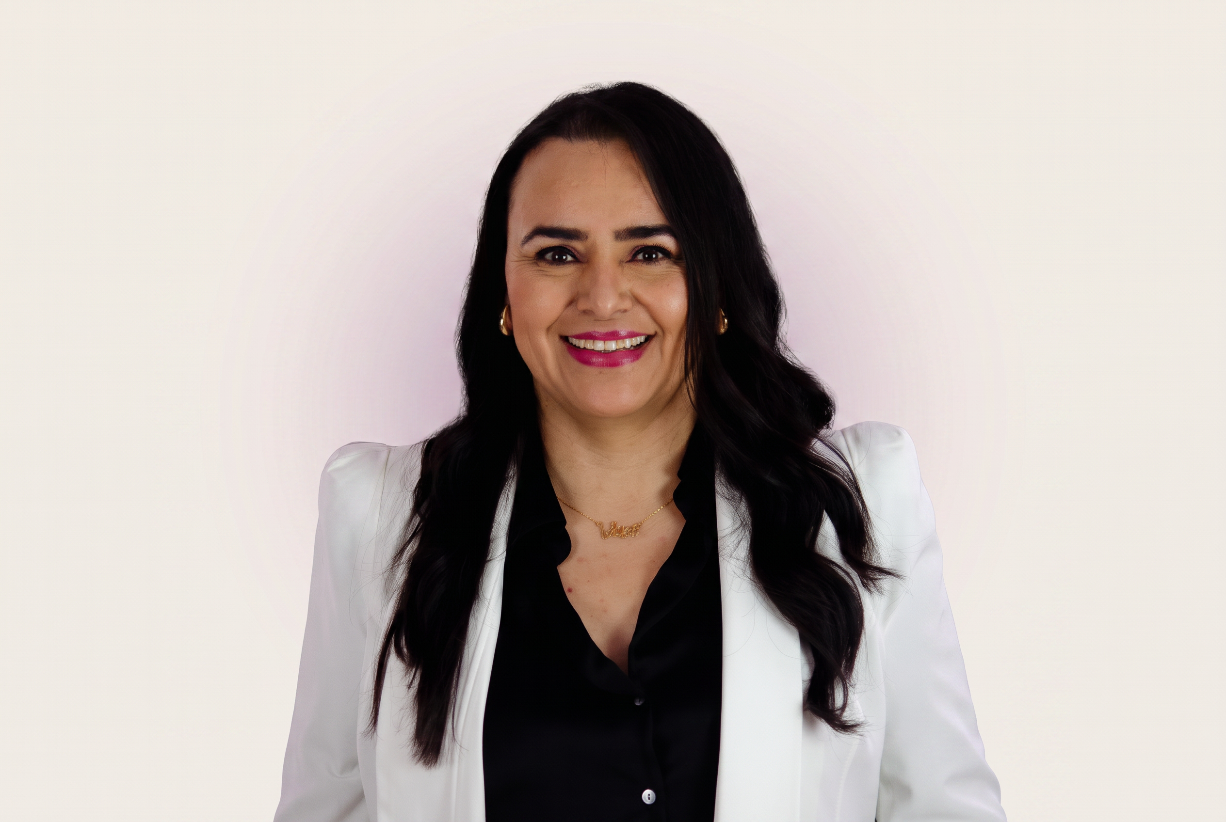 Retrato de Geovana Ortega, executive coach y facilitadora